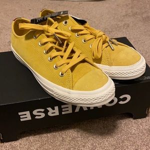 New  suede Converse desert marigold women 8.5 size